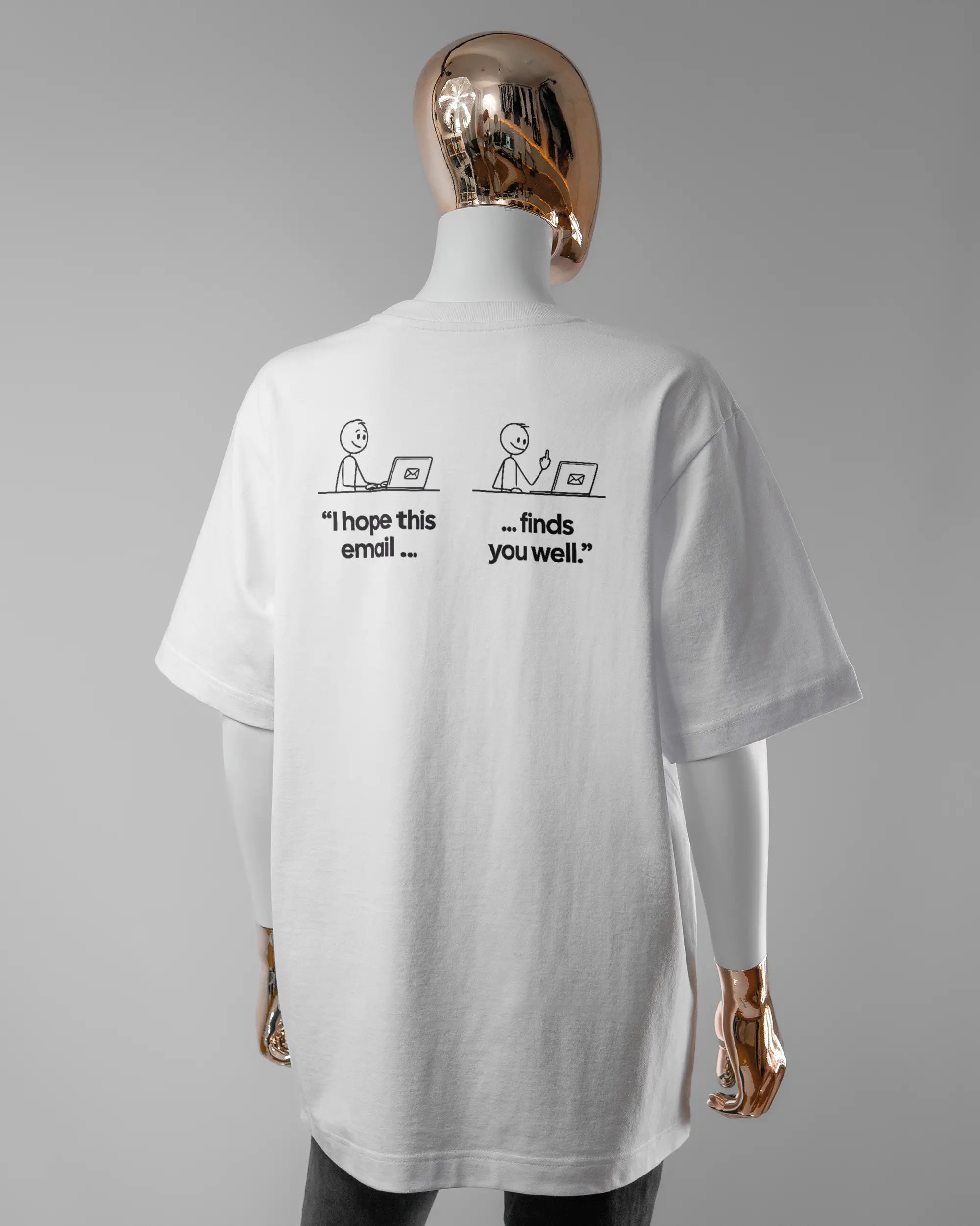 Rückseite des Organic Unisex T-Shirt Heavy Oversized von Maondo mit dem Design Found me not well in der Farbe White und in der Größe S getragen von einer femininen Puppe