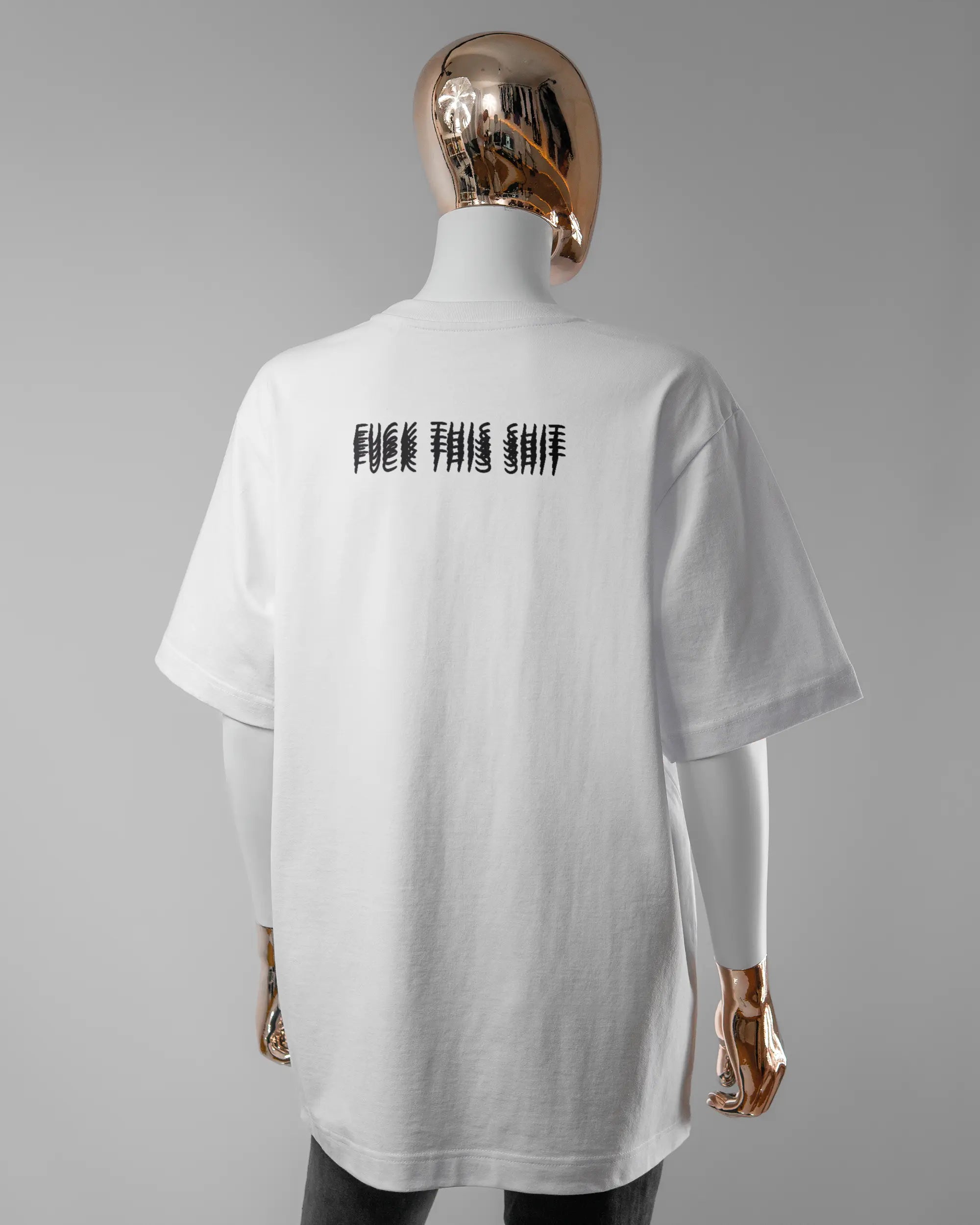 Rückseite des Organic Unisex T-Shirt Heavy Oversized von Maondo mit dem Design Hidden Message in der Farbe White und in der Größe S getragen von einer femininen Puppe