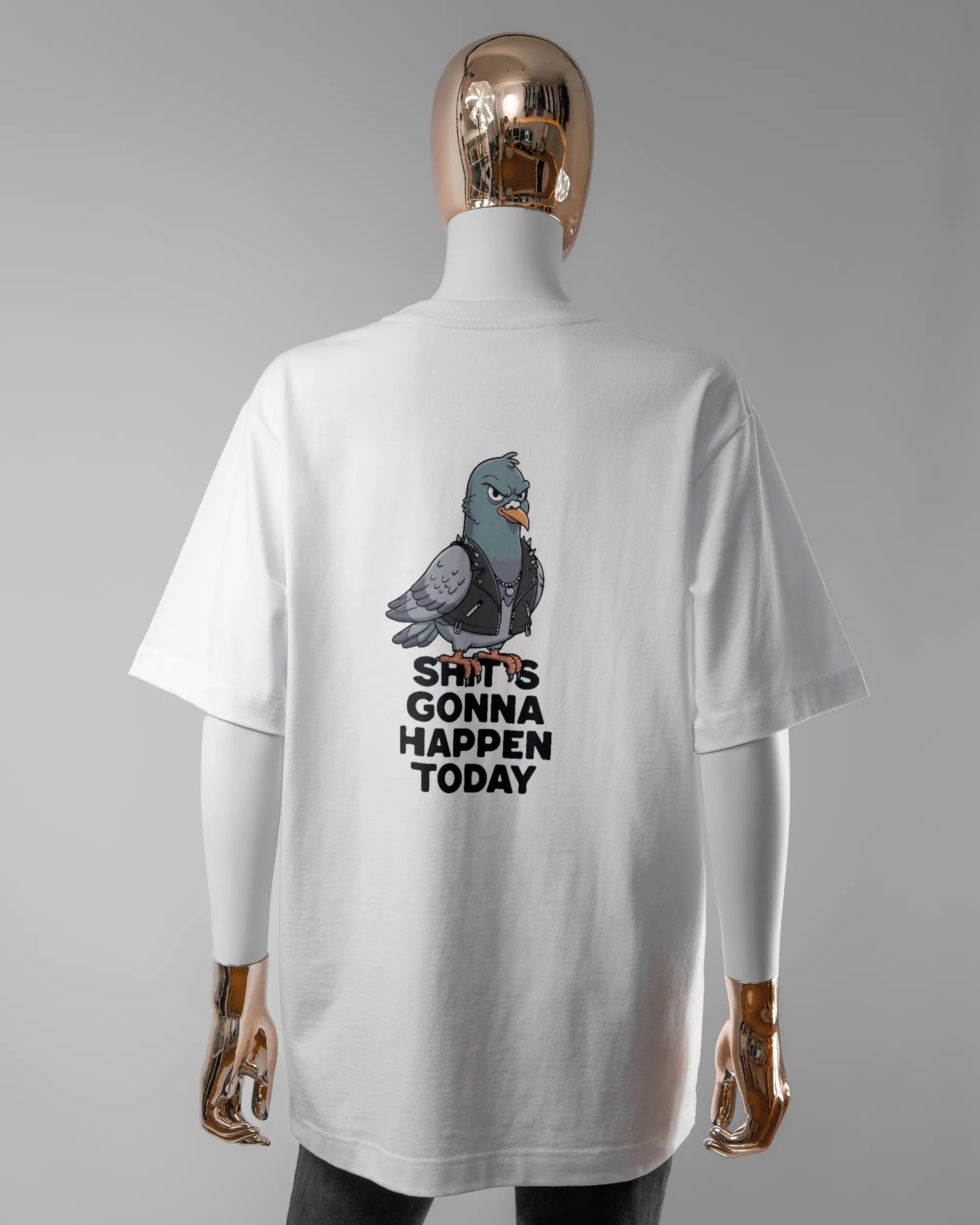 Rückseite des Organic Unisex T-Shirt Heavy Oversized von Maondo mit dem Design Pigeon Pun in der Farbe White und in der Größe S getragen von einer femininen Puppe