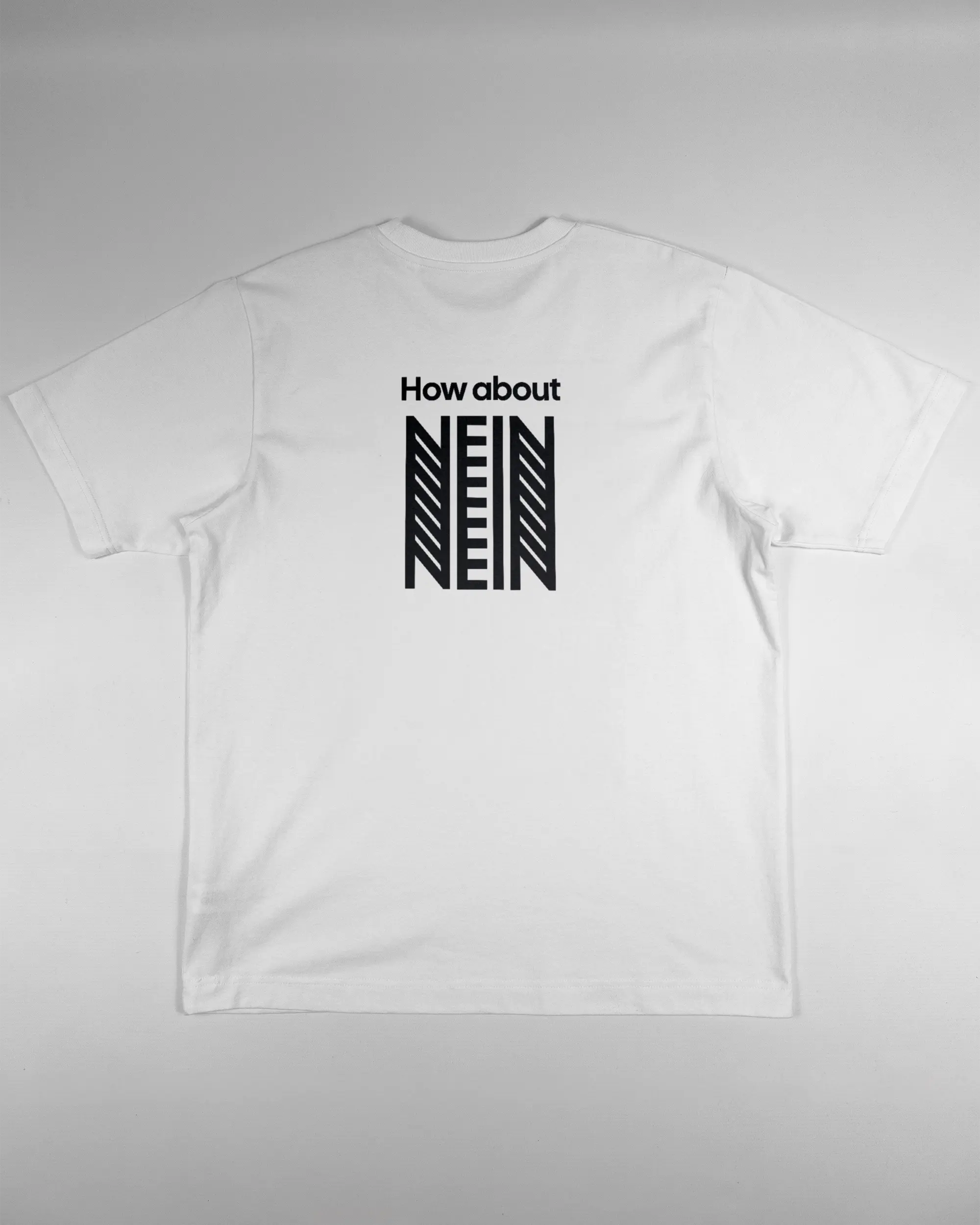 Rückseite des Organic Unisex T-Shirt Heavy Oversized von Maondo mit dem Design How about nein in der Farbe White und in der Größe S flach auf den Boden gelegt