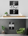 Wandansicht des Poster Plate Designs Chessday im Metallic Style in der Größe Mighty (60 x 90 cm)